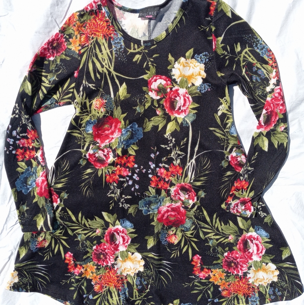 Discreet Floral Dress - Size Small